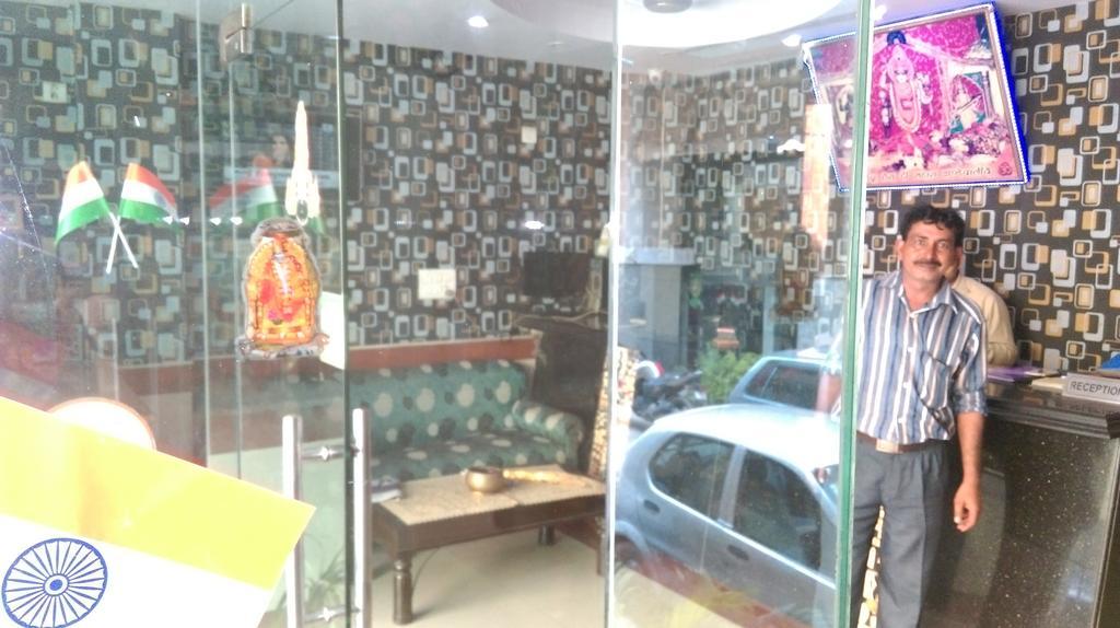 Hotel Surya Plaza New Delhi Ngoại thất bức ảnh