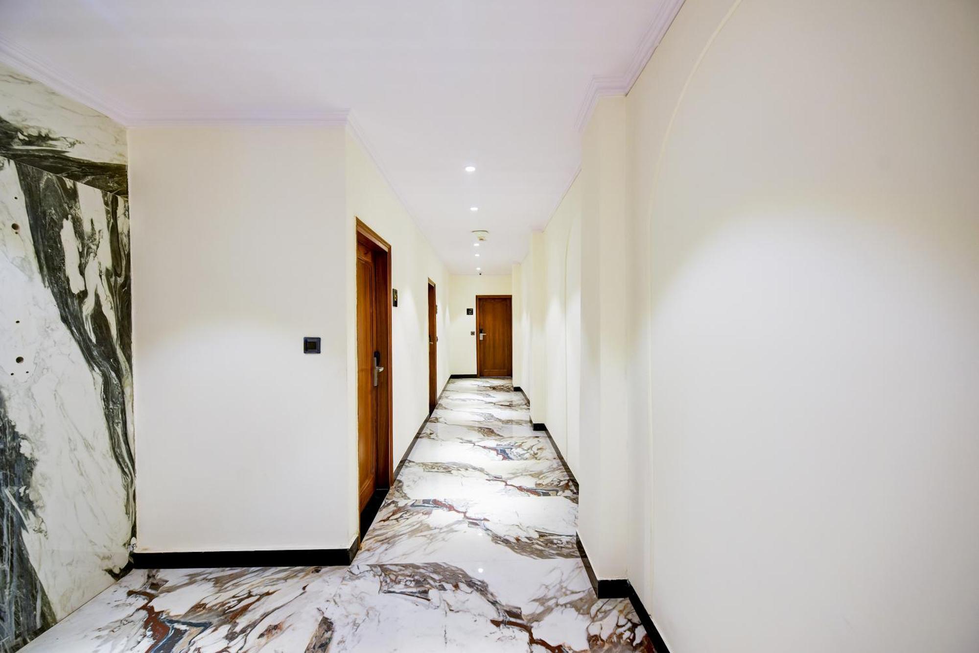 Hotel Surya Plaza New Delhi Ngoại thất bức ảnh