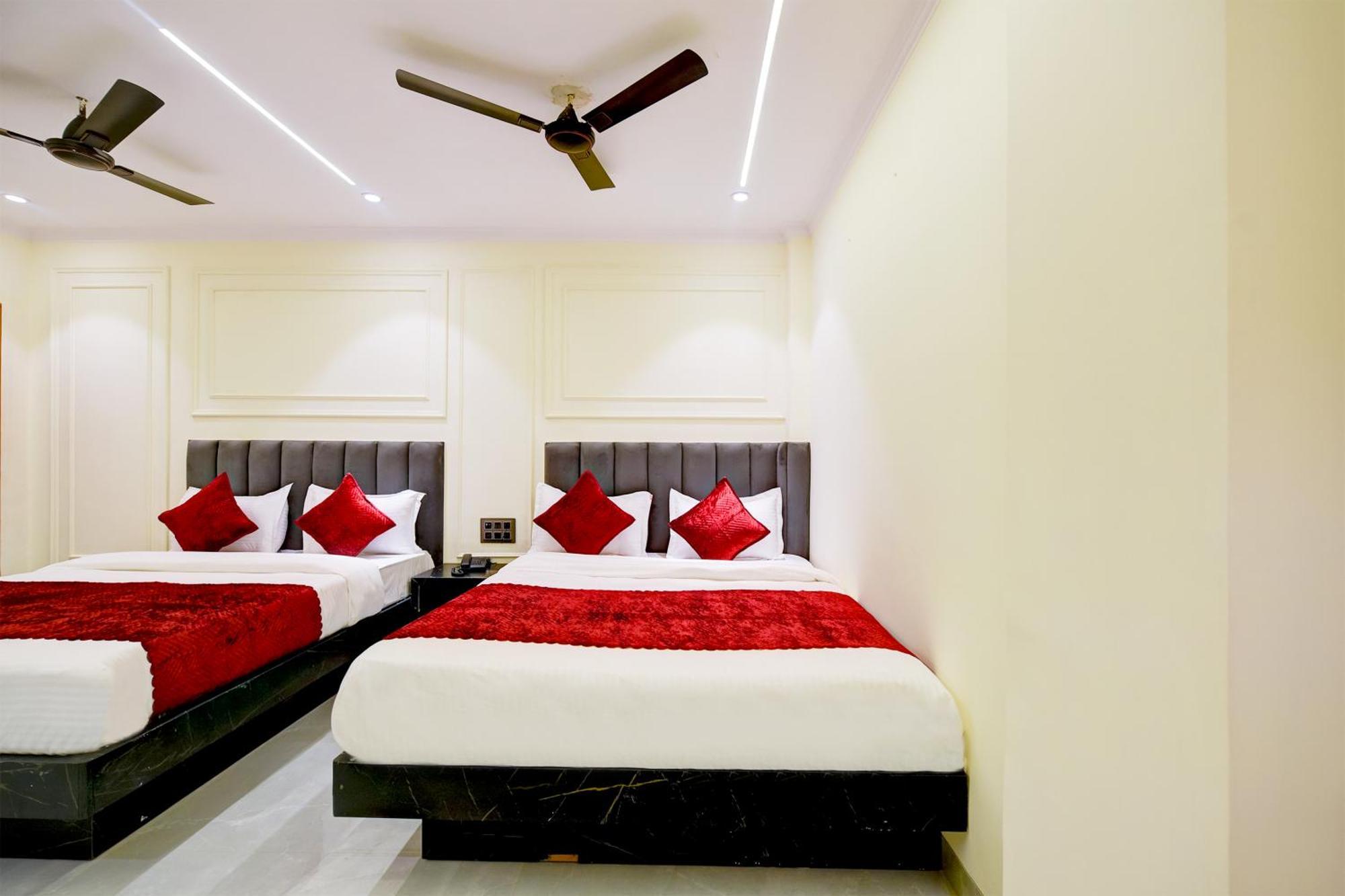 Hotel Surya Plaza New Delhi Ngoại thất bức ảnh