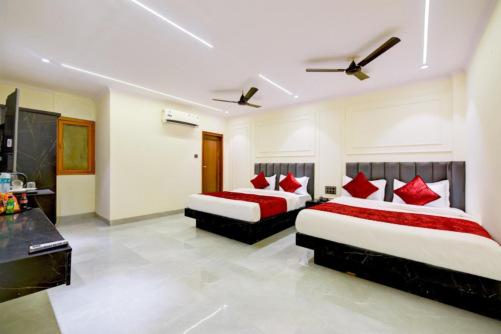 Hotel Surya Plaza New Delhi Ngoại thất bức ảnh