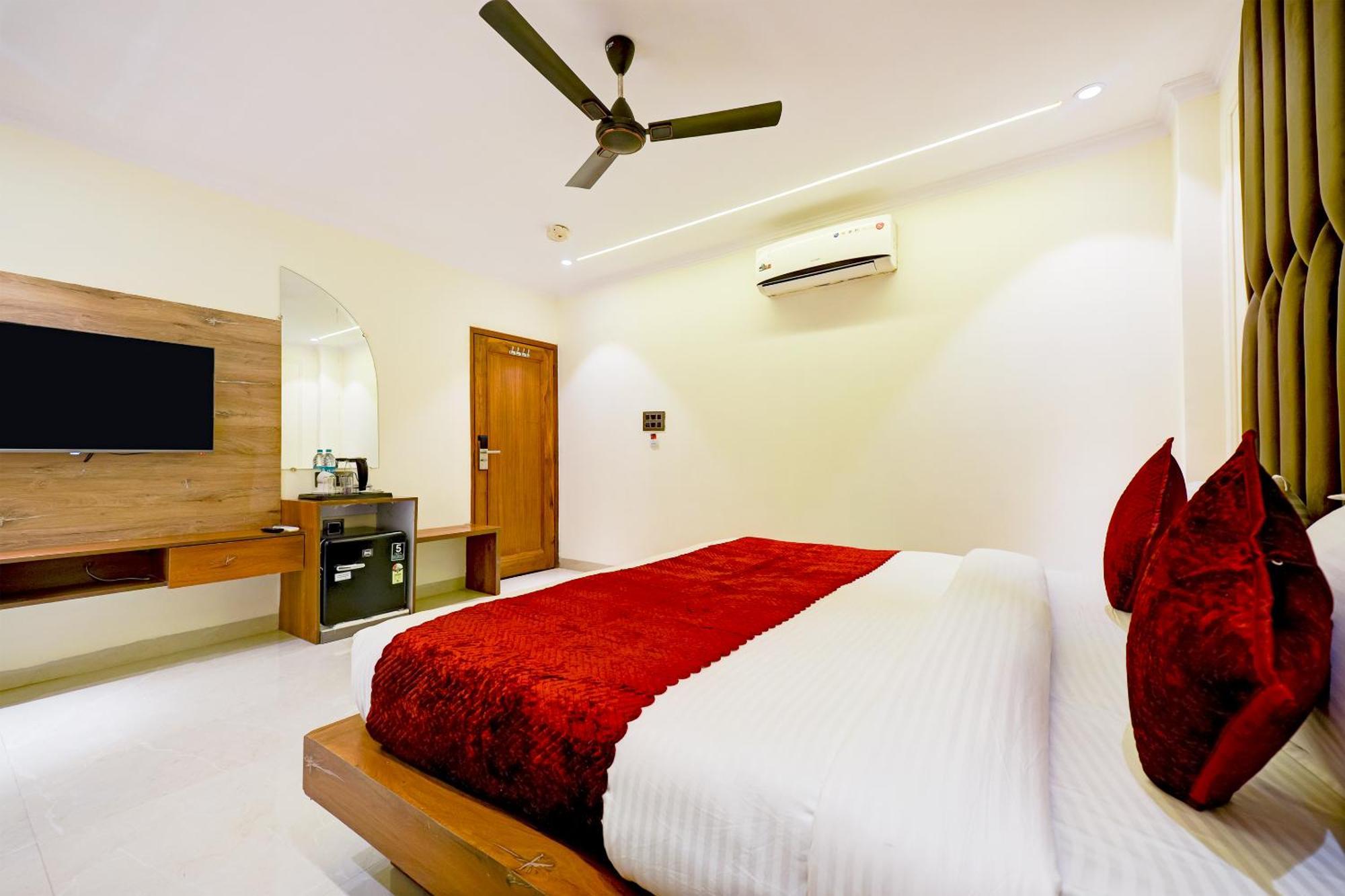 Hotel Surya Plaza New Delhi Ngoại thất bức ảnh