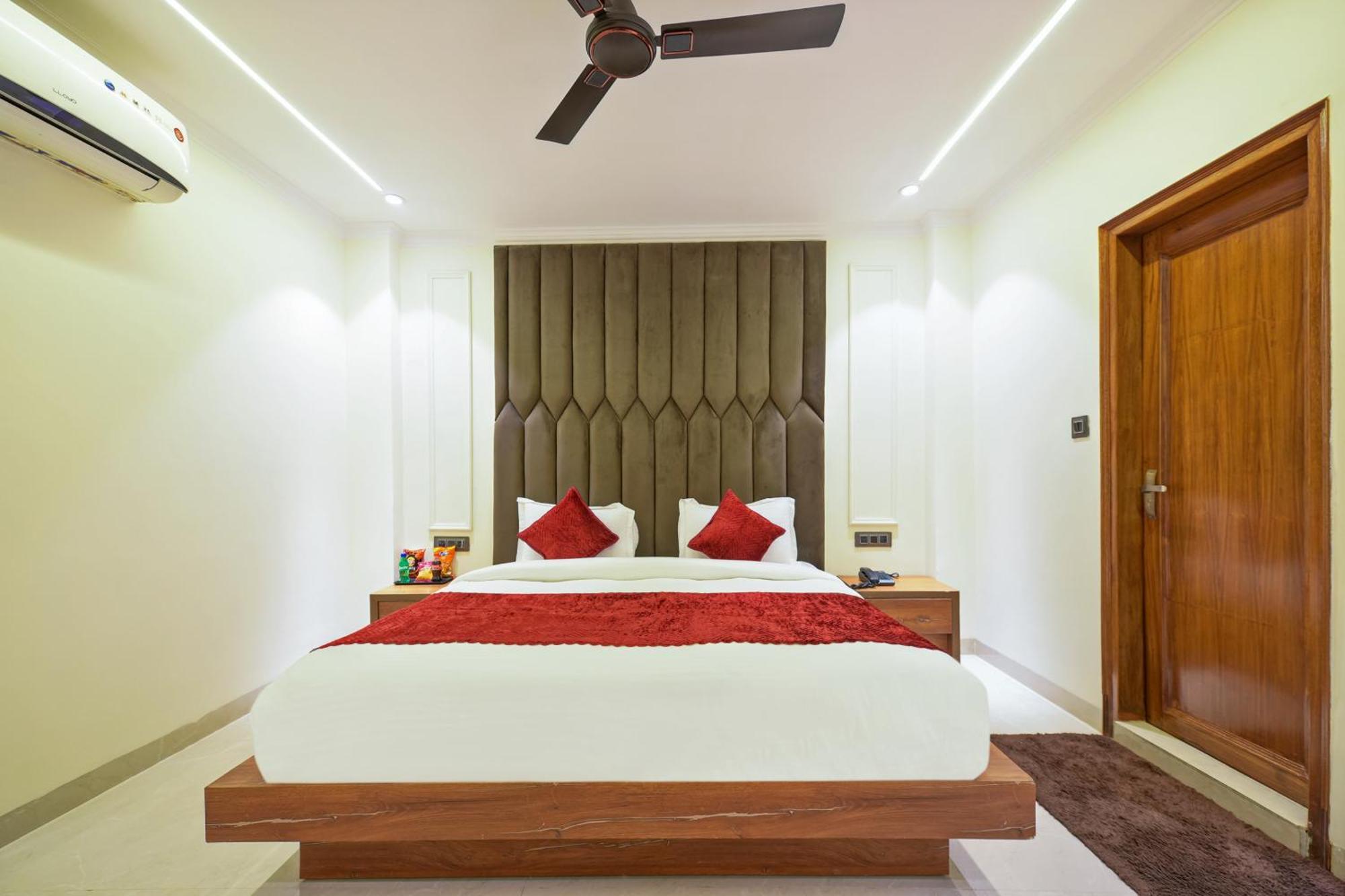 Hotel Surya Plaza New Delhi Ngoại thất bức ảnh