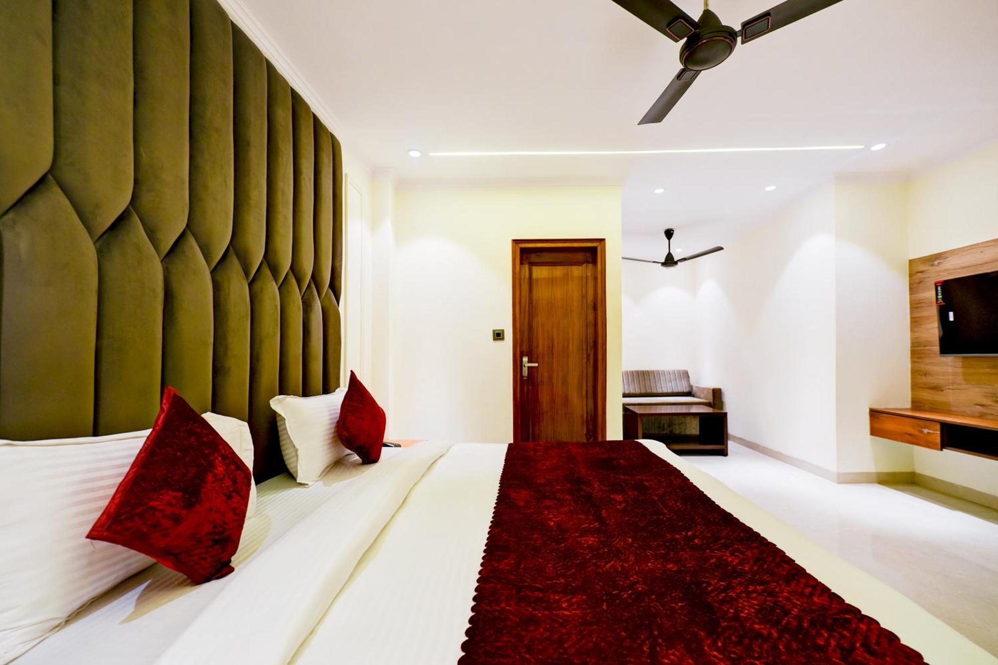 Hotel Surya Plaza New Delhi Ngoại thất bức ảnh