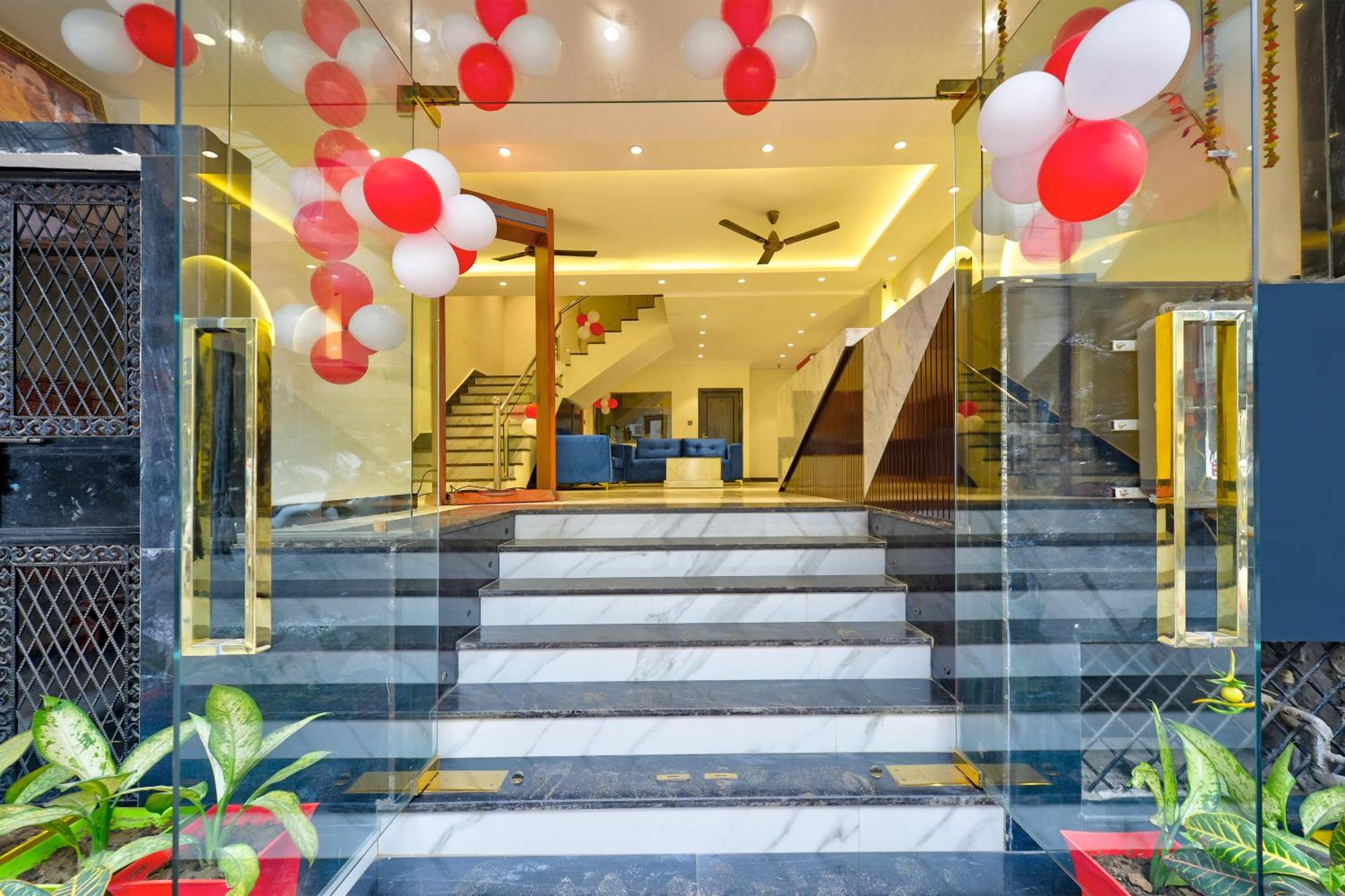Hotel Surya Plaza New Delhi Ngoại thất bức ảnh
