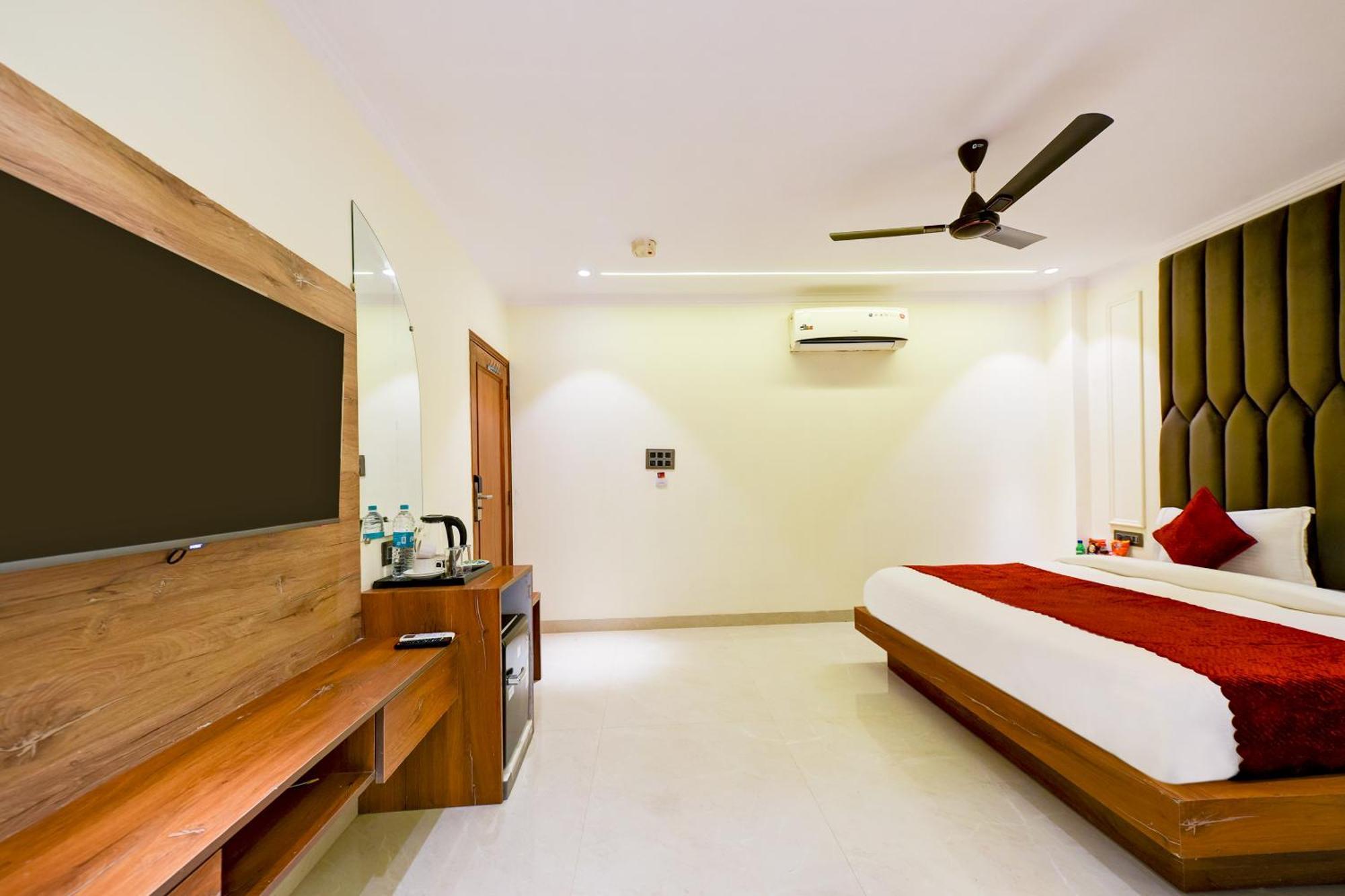 Hotel Surya Plaza New Delhi Ngoại thất bức ảnh