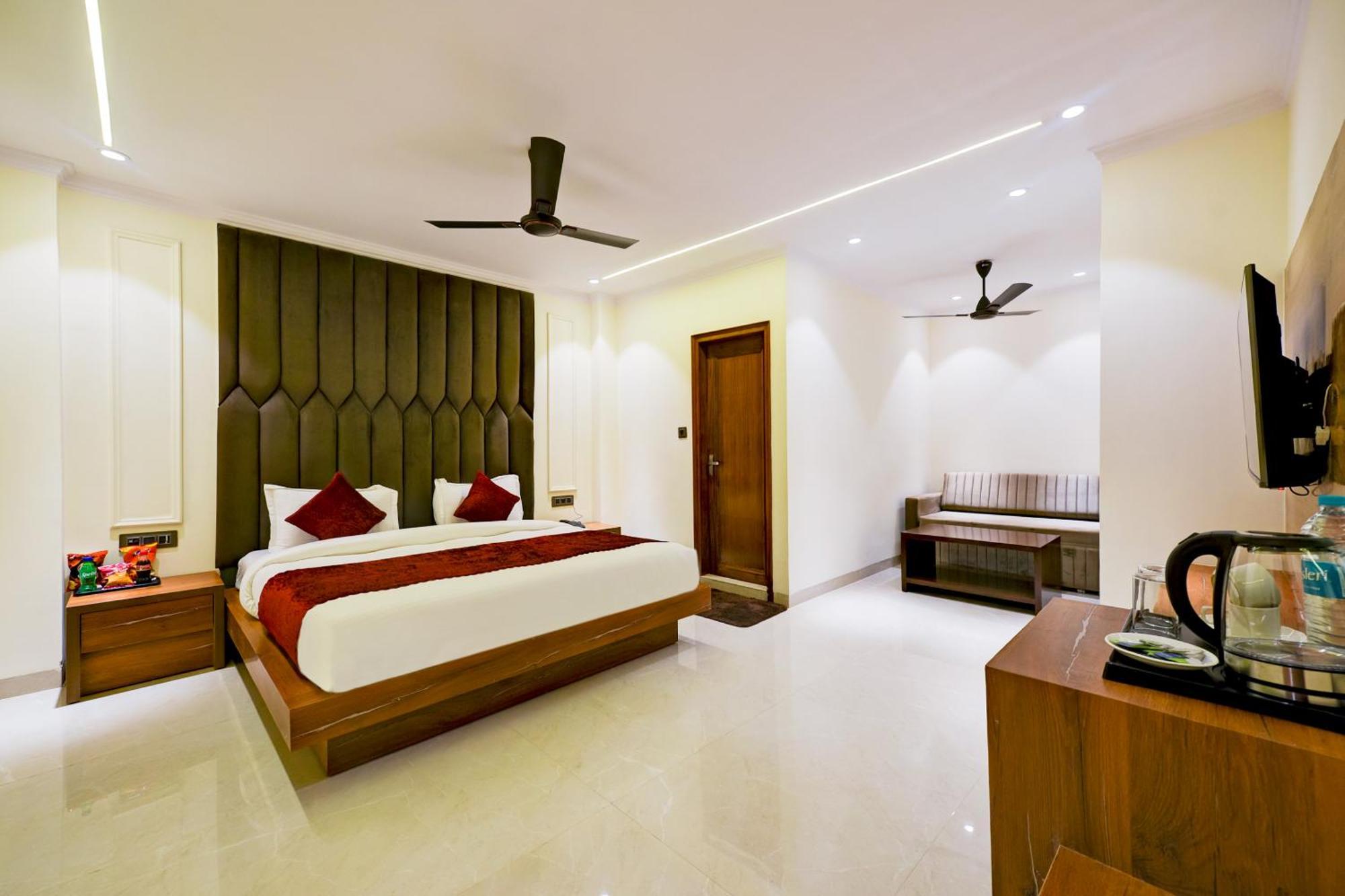 Hotel Surya Plaza New Delhi Ngoại thất bức ảnh