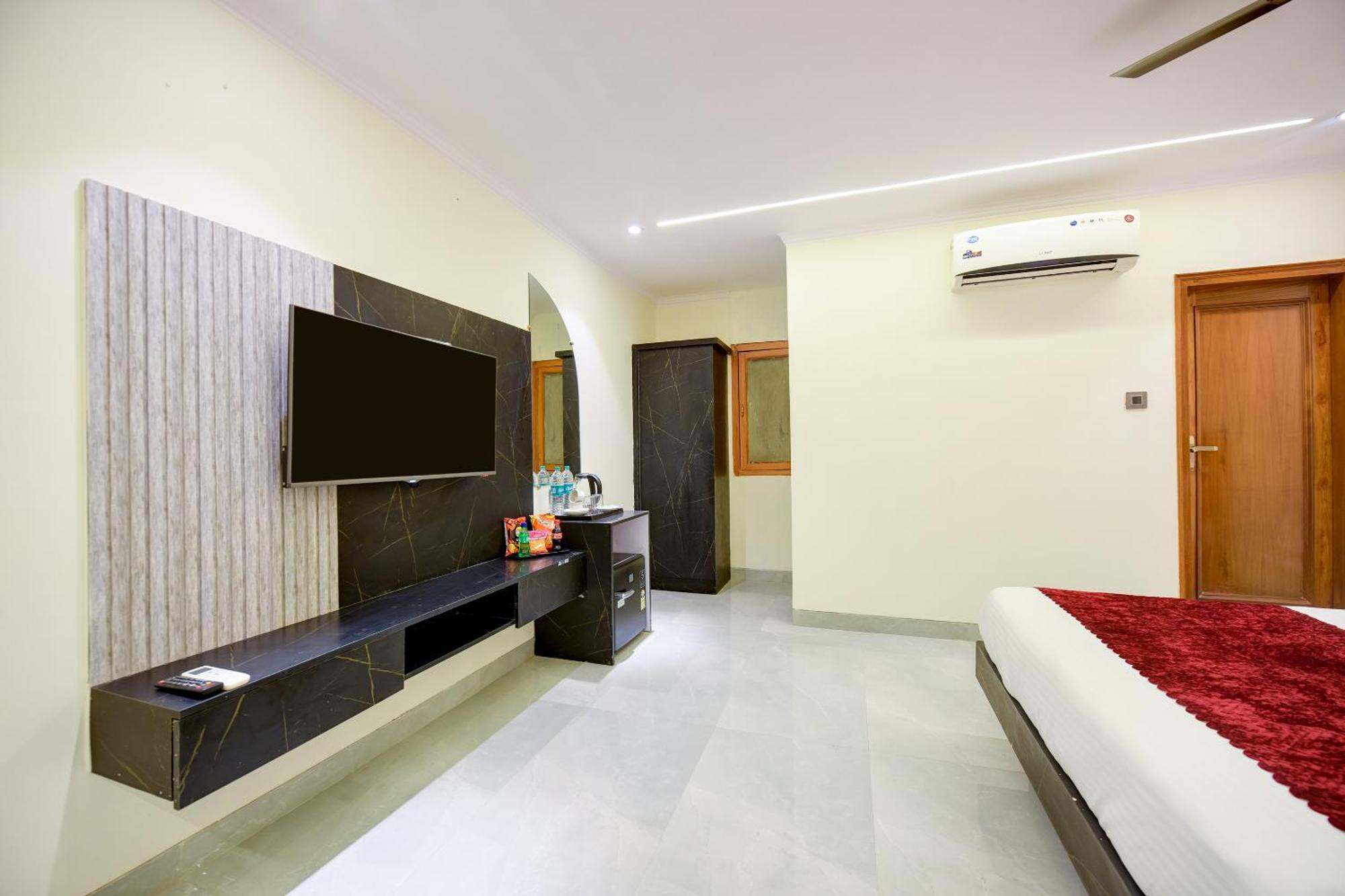 Hotel Surya Plaza New Delhi Ngoại thất bức ảnh