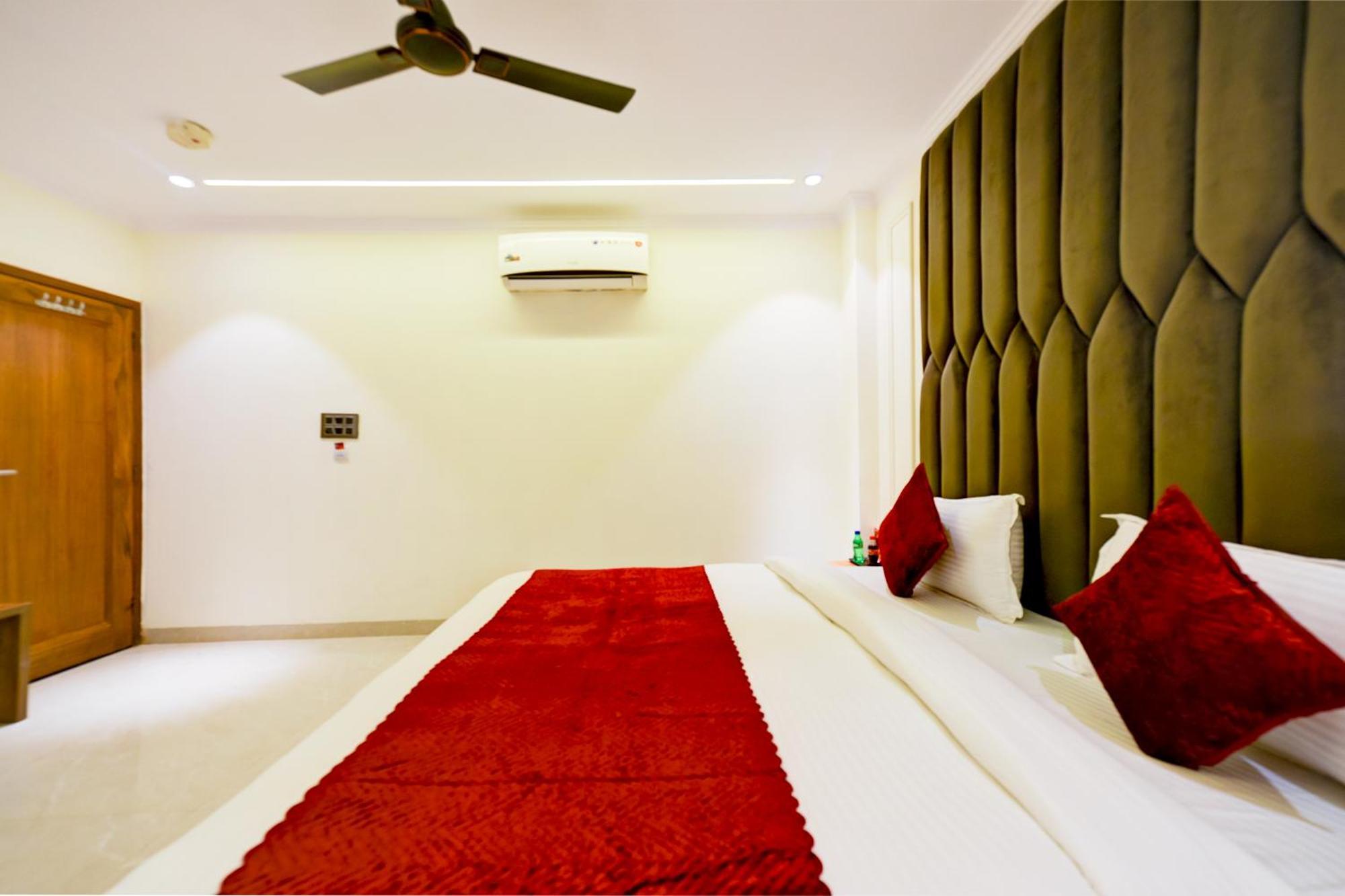 Hotel Surya Plaza New Delhi Ngoại thất bức ảnh