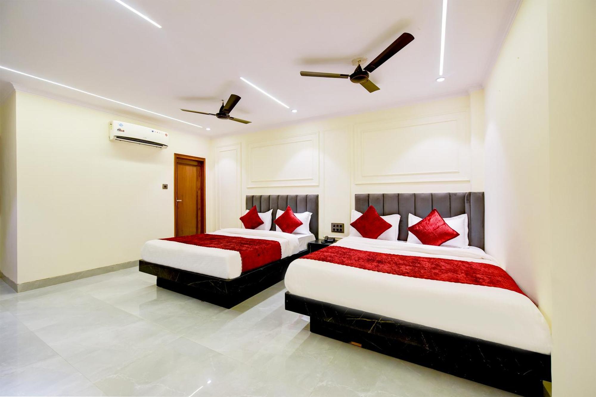 Hotel Surya Plaza New Delhi Ngoại thất bức ảnh