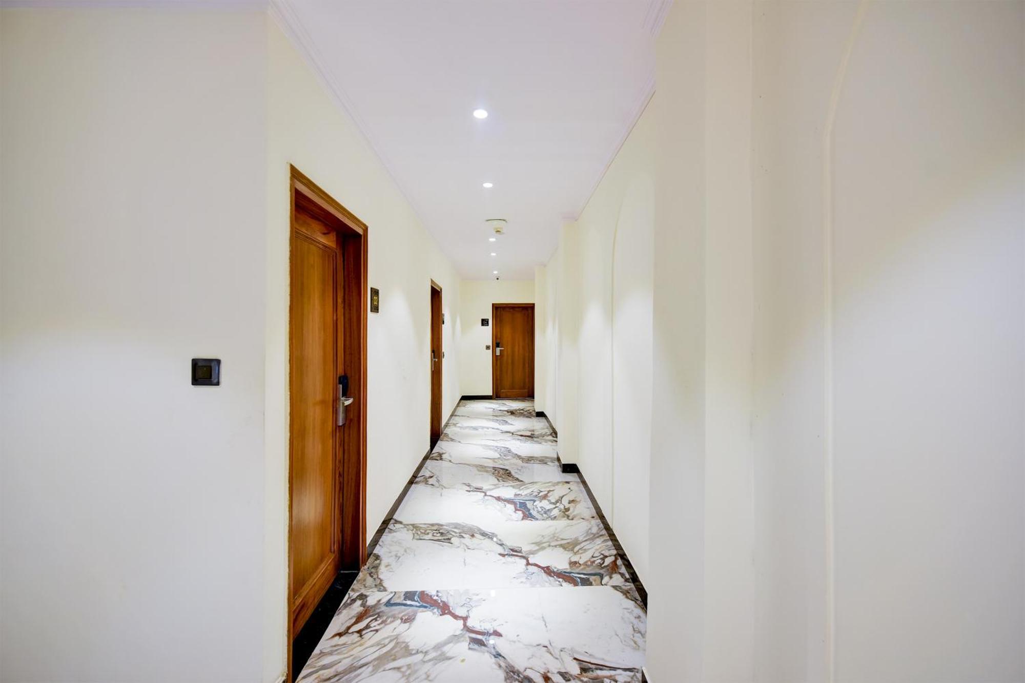 Hotel Surya Plaza New Delhi Ngoại thất bức ảnh