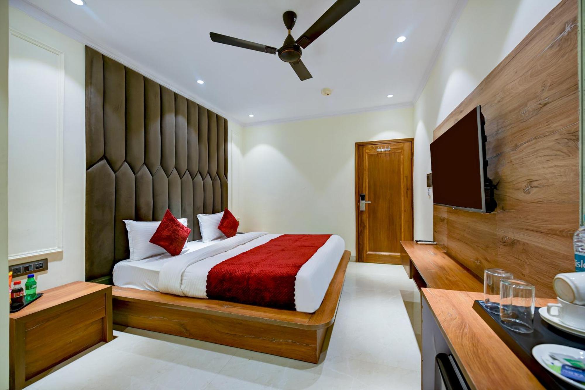 Hotel Surya Plaza New Delhi Ngoại thất bức ảnh