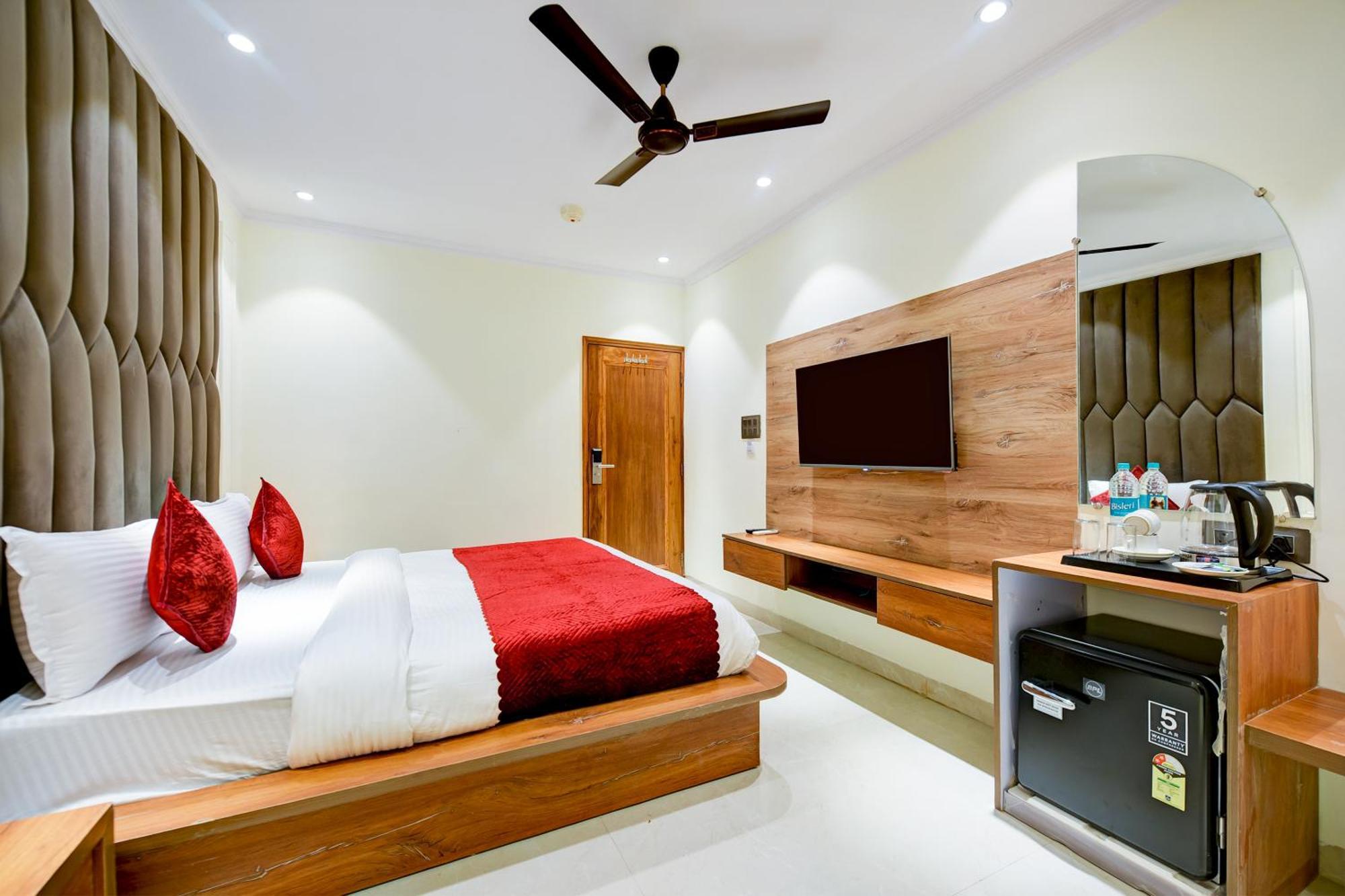 Hotel Surya Plaza New Delhi Ngoại thất bức ảnh