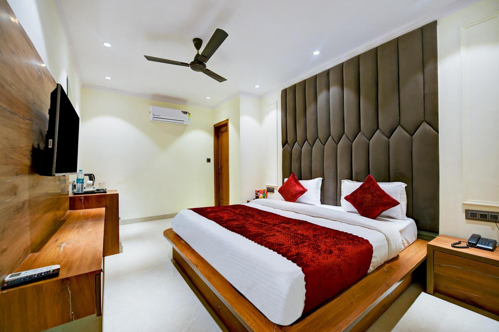 Hotel Surya Plaza New Delhi Ngoại thất bức ảnh