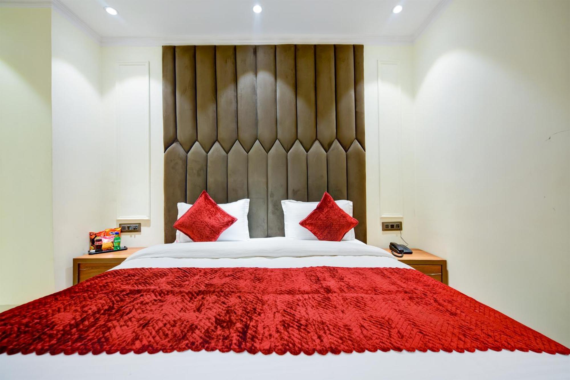 Hotel Surya Plaza New Delhi Ngoại thất bức ảnh