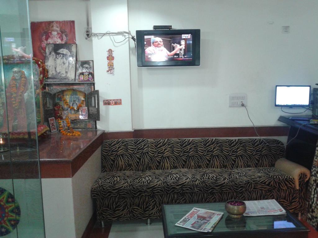 Hotel Surya Plaza New Delhi Ngoại thất bức ảnh