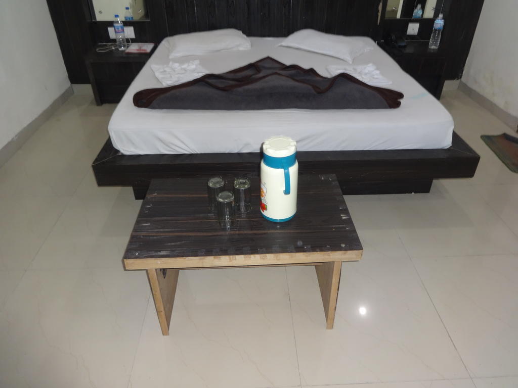 Hotel Surya Plaza New Delhi Phòng bức ảnh