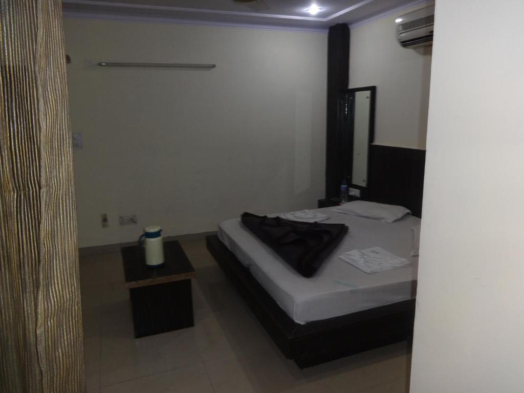 Hotel Surya Plaza New Delhi Ngoại thất bức ảnh