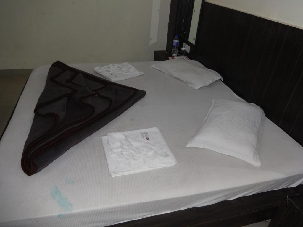 Hotel Surya Plaza New Delhi Ngoại thất bức ảnh